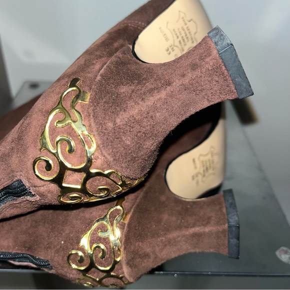 NWT/NIB Jasmin low heel brown suede shoe boots with gold toe and heel, size 6.5 - Picture 11 of 13